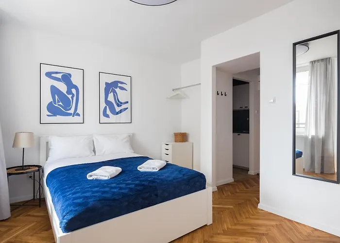 Riverside Comfort By Bookinghost