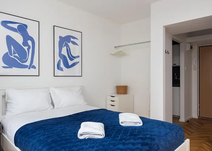 Riverside Comfort By Bookinghost