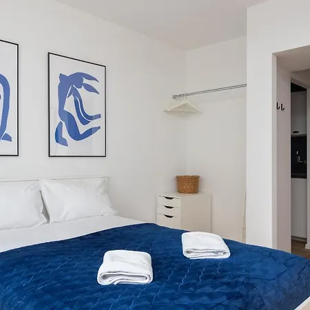 Riverside Comfort By Bookinghost