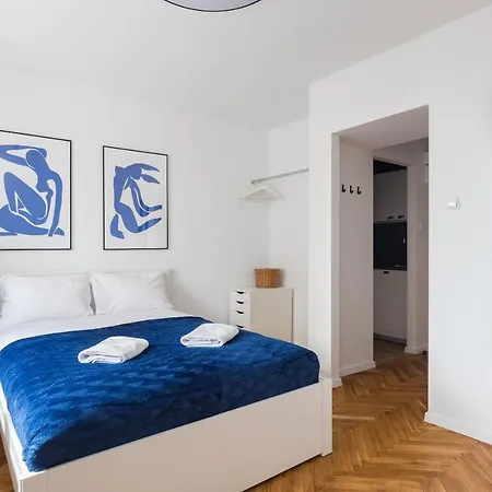 Riverside Comfort By Bookinghost